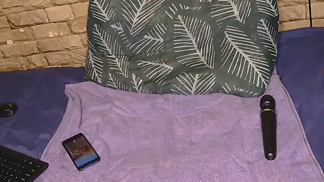 Sweethoneyglow webcam