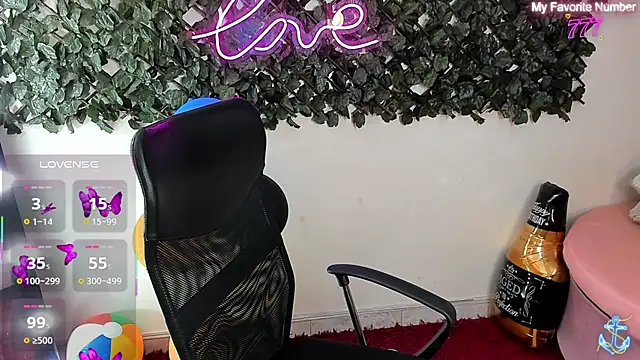 DestinyHills live cam on StripChat