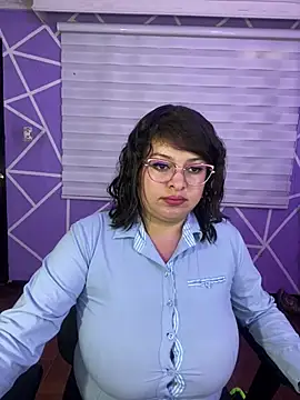MiiaaJoness webcam