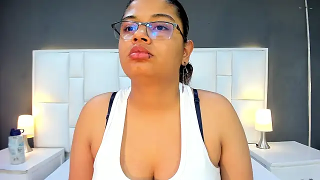 yeral2017 - Yeral2017's free webcam - UK Sex Cams