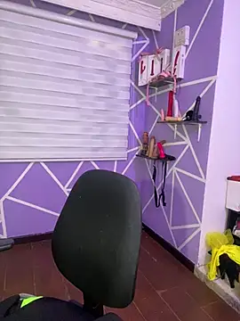 MiiaaJoness webcam