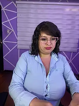 MiiaaJoness webcam