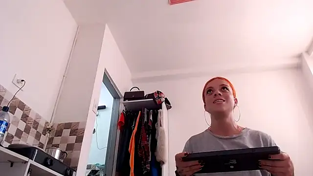 saara_johnson496 webcam