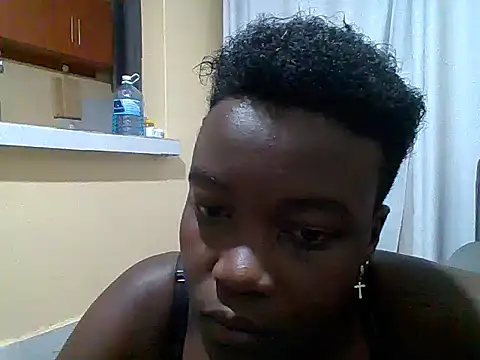 Pretty-Leaa webcam