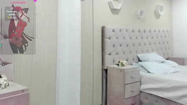 ZarinaWynne webcam