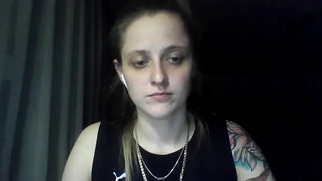 LeaWetGirl webcam