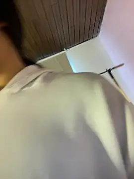 LunaMoore_Pink webcam