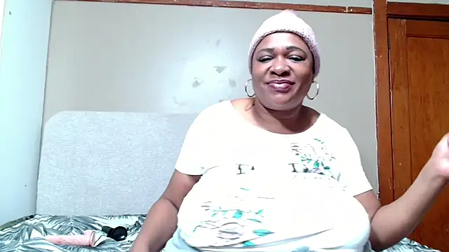 BUSTYQUEEN56_ webcam
