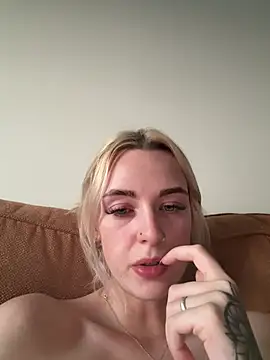 Lolabunnyblondie webcam
