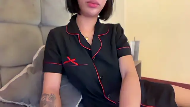 youngstunnagirl Live Web Cam Show