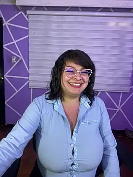 MiiaaJoness live cam on StripChat