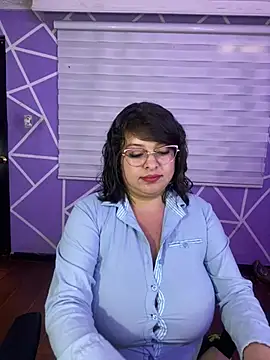 MiiaaJoness webcam