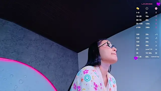 ReinaChloe webcam