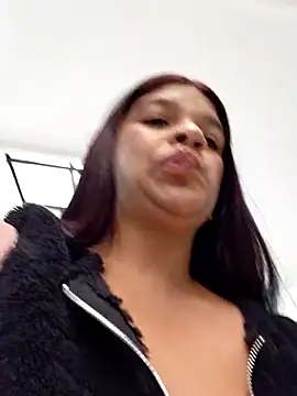 Layla-daring webcam