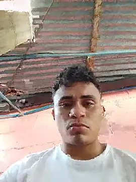 HOTRAINYGOLDEN webcam