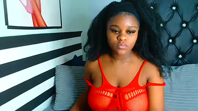 MahoganyEnchanted webcam