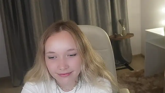 OraliaRokusek webcam