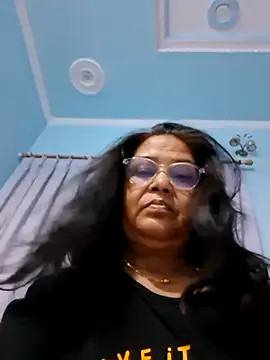 Priya-696 webcam
