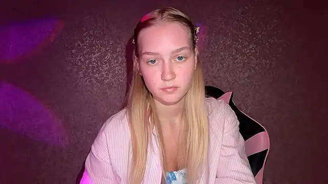 blondegirl2026 webcam