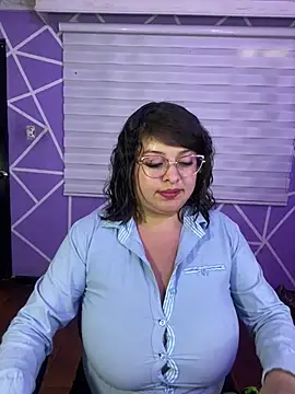 MiiaaJoness webcam