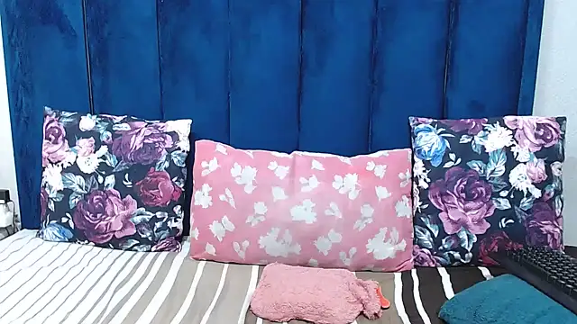 HotSmallTits webcam
