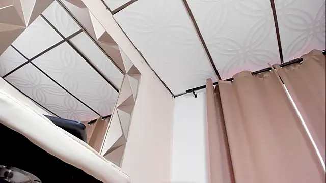 Mia_scarlet69 webcam