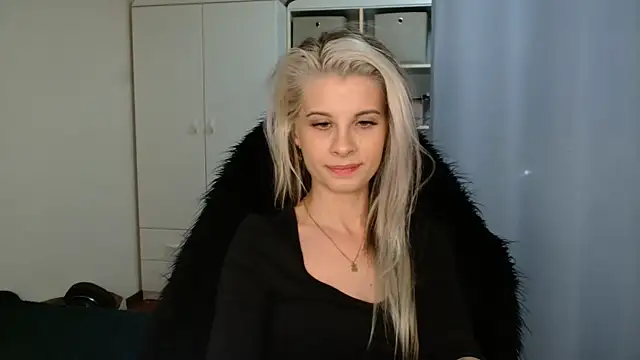 KristineGlow webcam