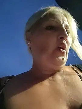 Divineblond webcam