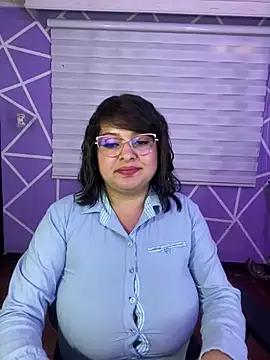 MiiaaJoness live cam on StripChat