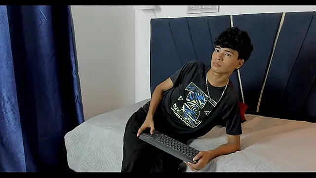 jacob_cum23 Live Web Cam Show