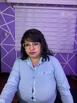 MiiaaJoness webcam
