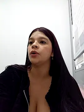 Layla-daring webcam