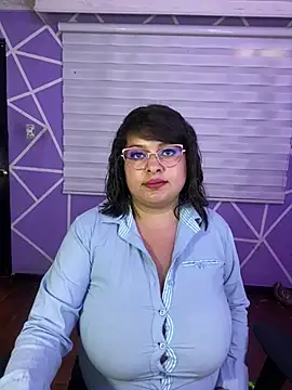MiiaaJoness webcam
