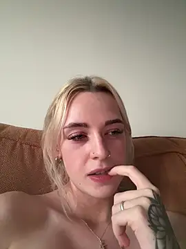 Lolabunnyblondie webcam