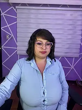 MiiaaJoness webcam