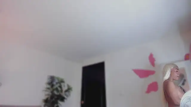 YariRose webcam