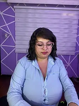 MiiaaJoness webcam