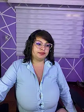 MiiaaJoness webcam