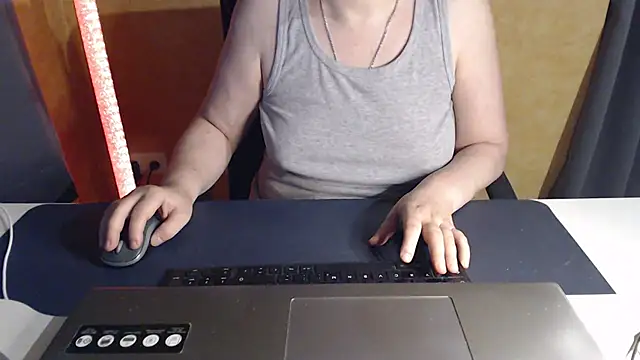 SweetPhoenix76 webcam