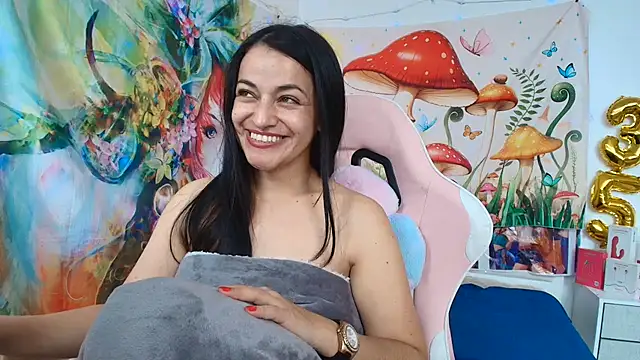 LovelyAzucena webcam
