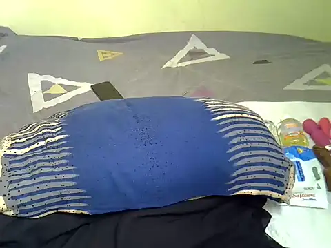 Pearl_petite webcam
