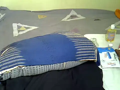 Pearl_petite webcam