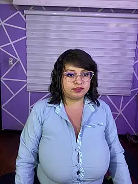 MiiaaJoness webcam