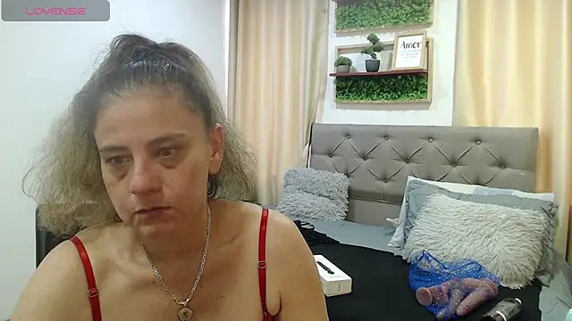 sasi_luna live cam on StripChat