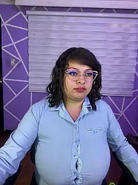 MiiaaJoness webcam