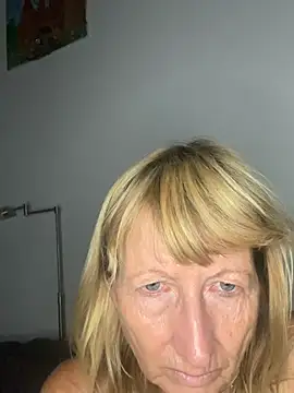 MatureKim live cam on StripChat