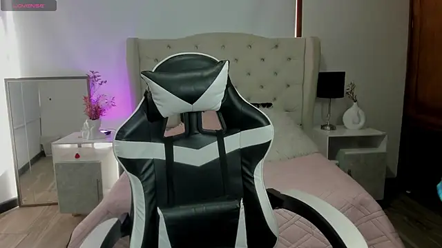 JadeBellee webcam