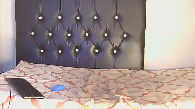 MilfGripMachinee webcam
