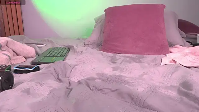 mia-reeves webcam