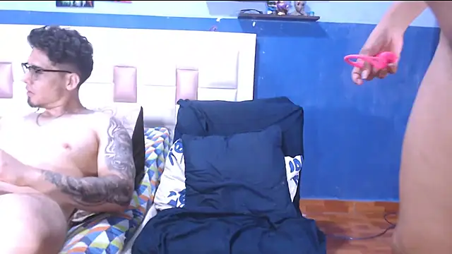 KaliAndLeon webcam